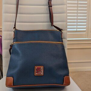 DOONEY & BOURKE CROSS BODY BAG